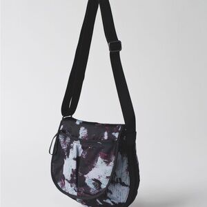Lululemon Essentials bag
